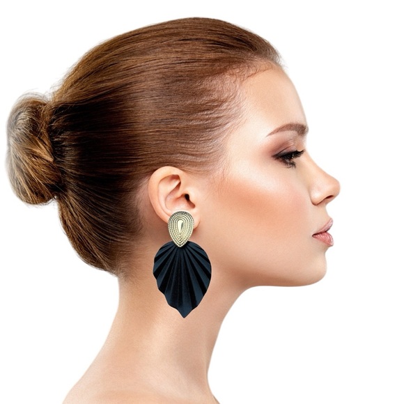 NWT Black Fan Leaf Geometric Retro Earrings 80s‎ chunky statement - Picture 1 of 6